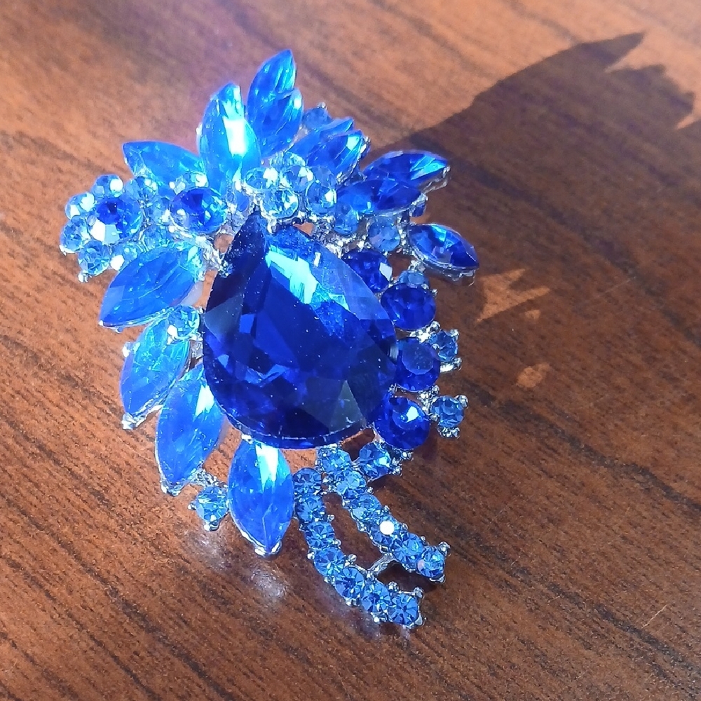 Elegant Blue Crystal Brooch